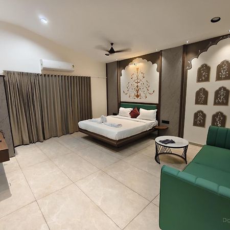 Shree Jalaram Resort Kodāe Exteriör bild