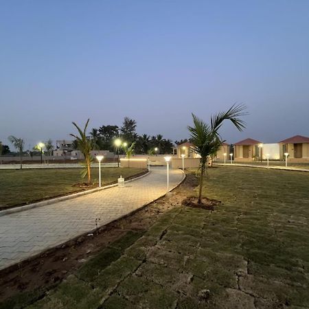 Shree Jalaram Resort Kodāe Exteriör bild