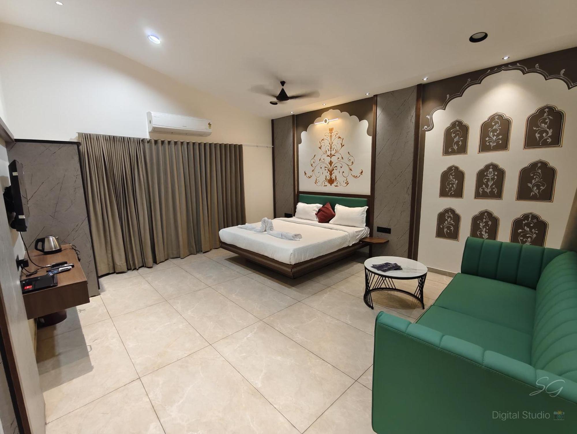 Shree Jalaram Resort Kodāe Exteriör bild