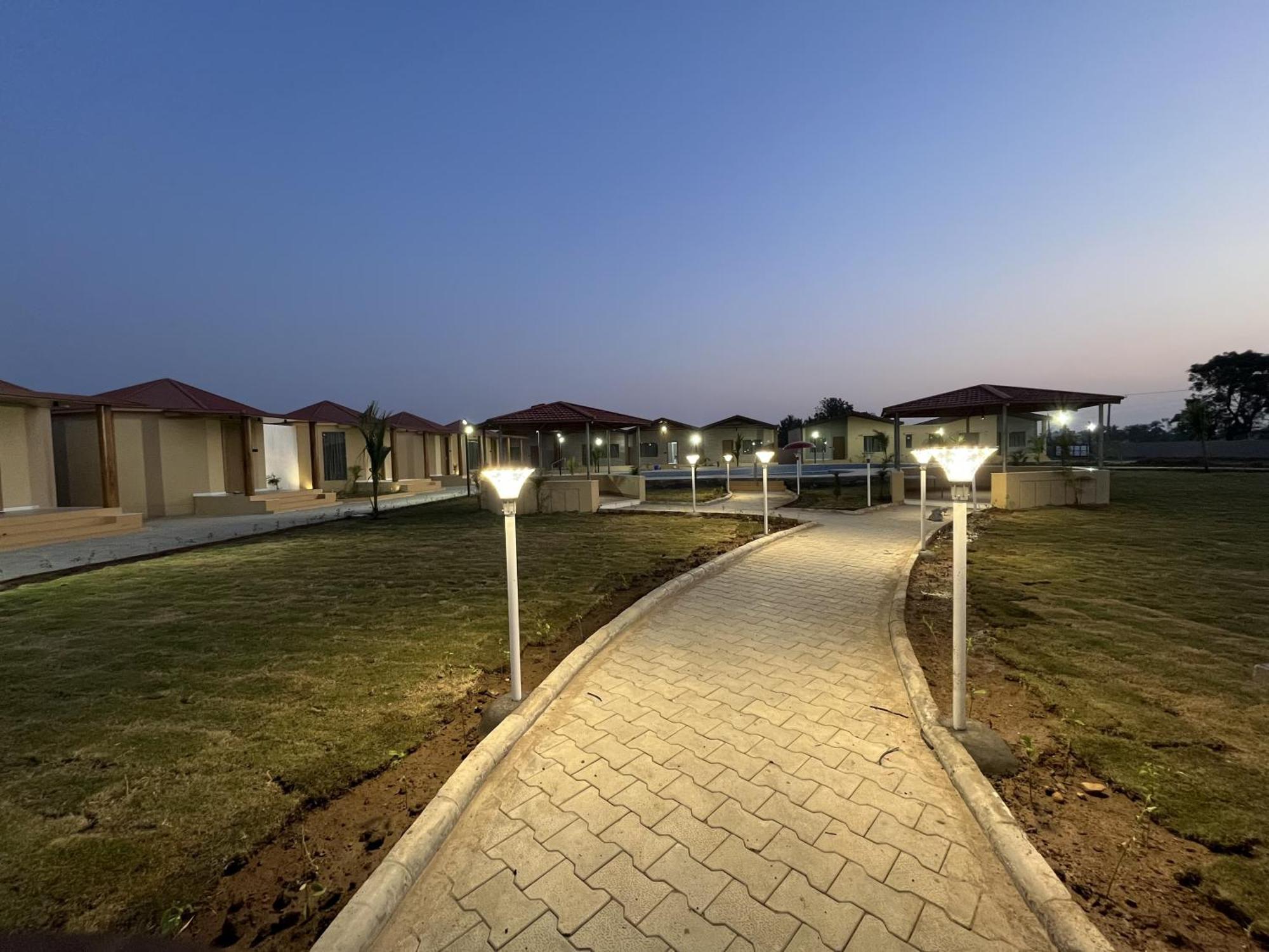 Shree Jalaram Resort Kodāe Exteriör bild