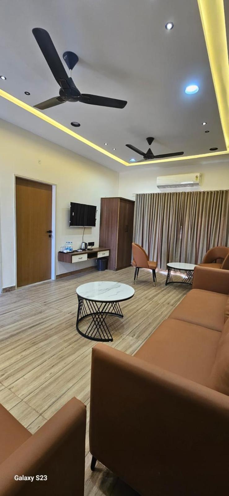 Shree Jalaram Resort Kodāe Exteriör bild
