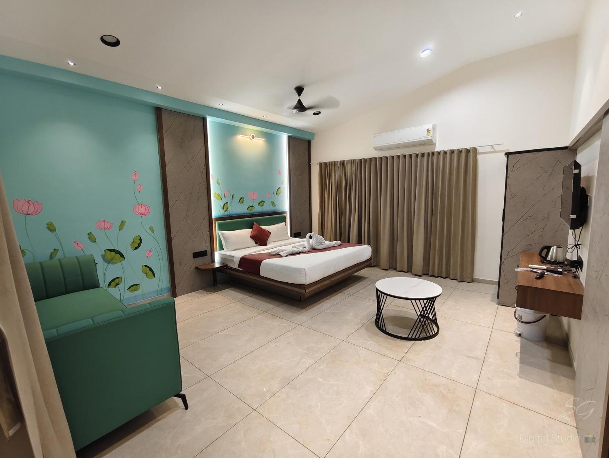 Shree Jalaram Resort Kodāe Exteriör bild
