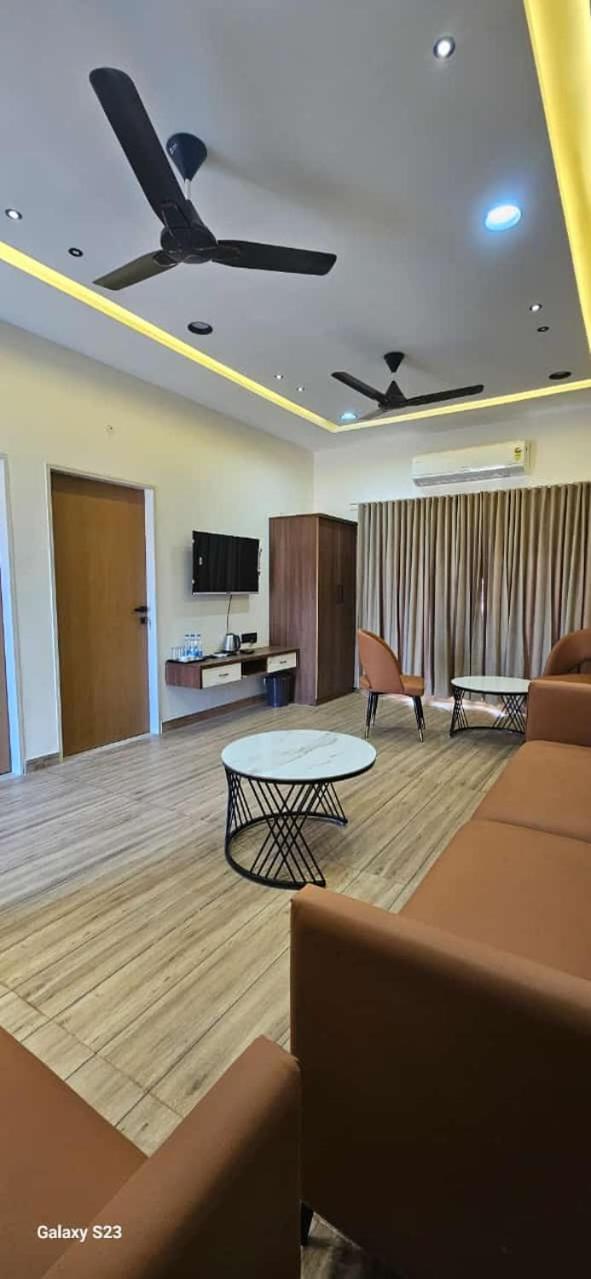 Shree Jalaram Resort Kodāe Exteriör bild